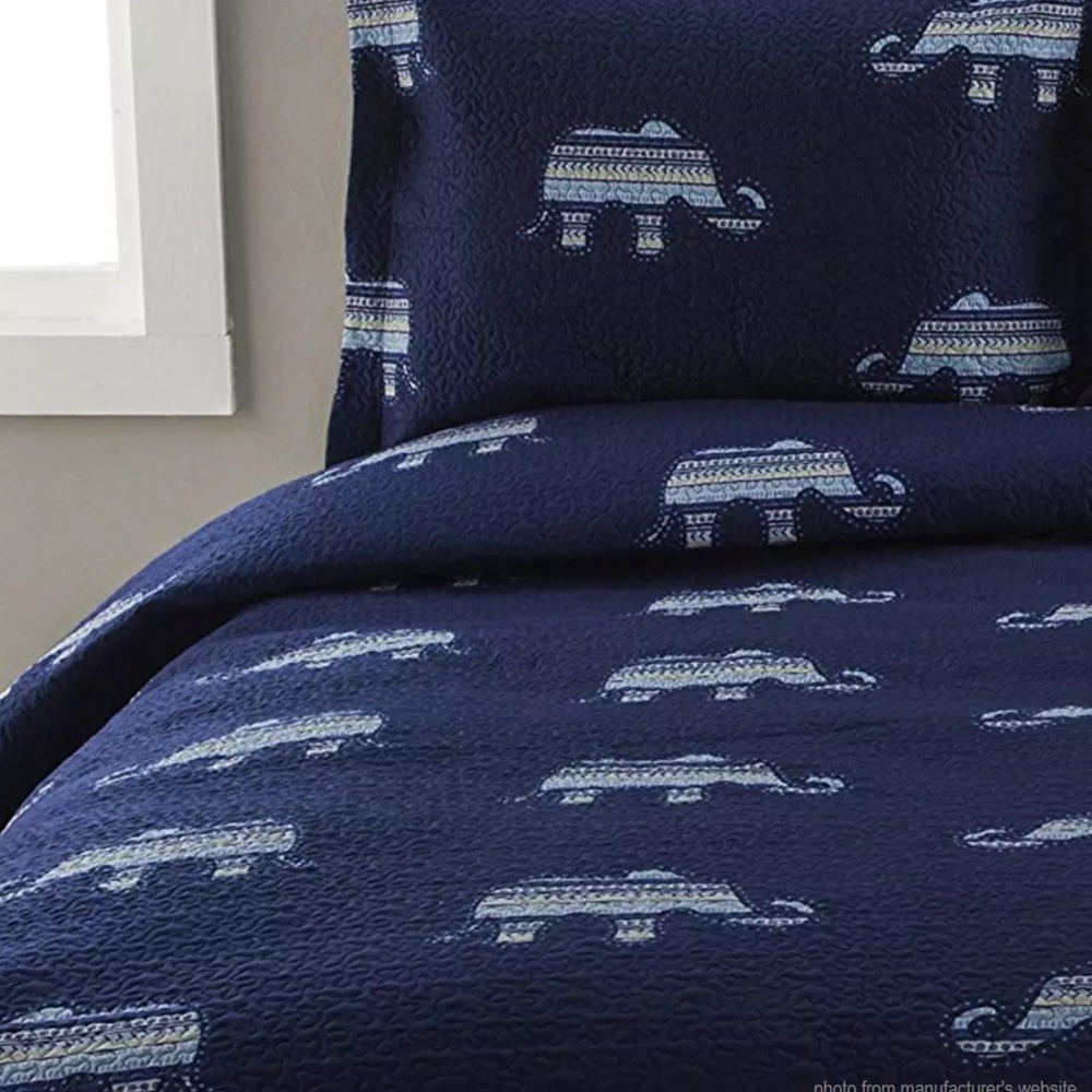ELITE HOME Elephant Print Quilt (Full/Queen)